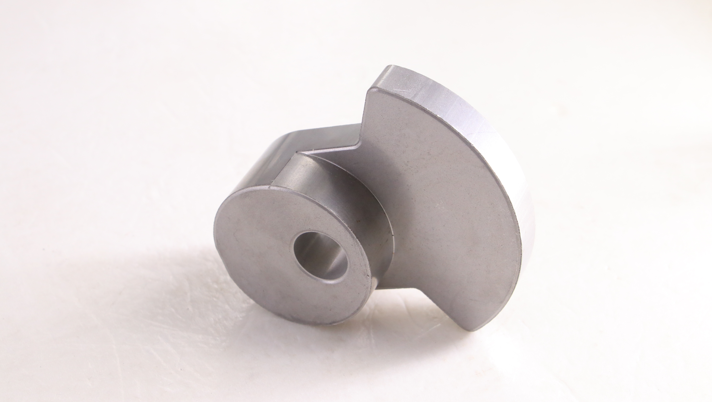 Guangming Group will talk about the molds for injection molding today