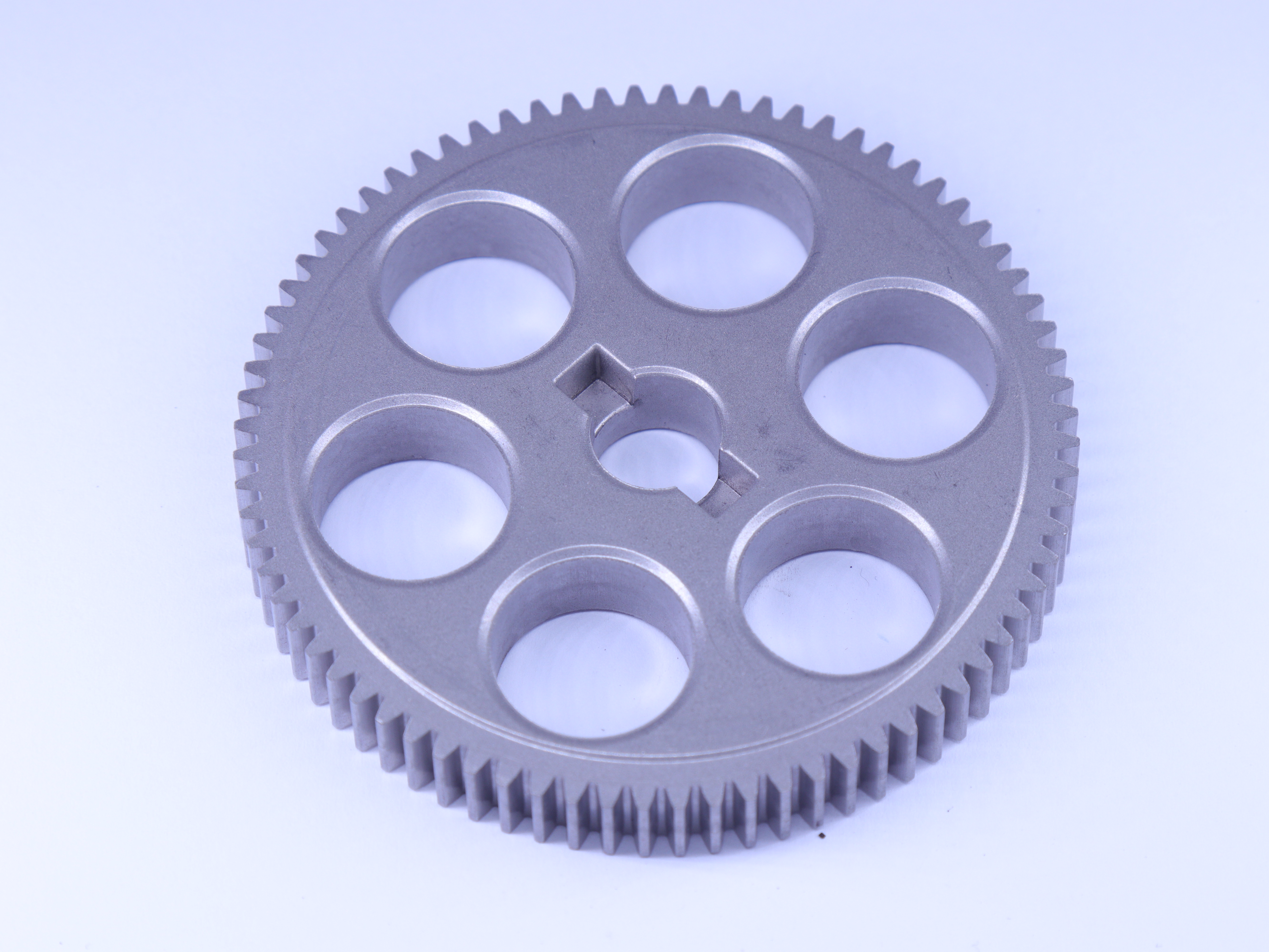 Today, Guangming Group will talk about the materials and production processes of external lock cutting plates for meat grinders.